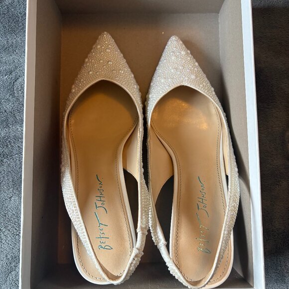 SB-Clark Betsey Johnson Bridal Heels (Ivory, Size 7.5) - Picture 1 of 6